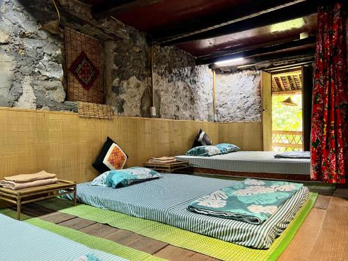 Ένα ή περισσότερα κρεβάτια σε δωμάτιο στο May Linh Homestay Ban Gioc Waterfall - Cao Bang