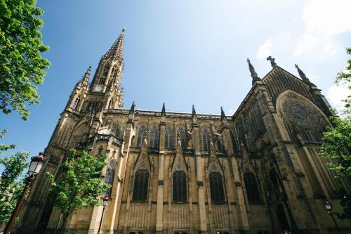 a cathedral with a blue sky in the background at Hostal San Ignacio Centro in Donostia-San Sebastián