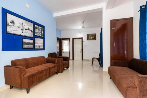 Ruang duduk di Holiday Homes Aluva