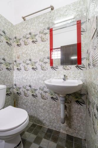 Bilik mandi di Holiday Homes Aluva