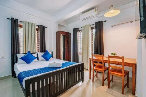 Katil atau katil-katil dalam bilik di Holiday Homes Aluva