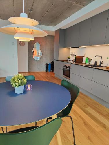 Η κουζίνα ή μικρή κουζίνα στο Luxury on 12th floor - breathtaking ocean view