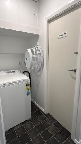 Gallery image of 4 bedrooms, log burner & heat pump in Alexandra