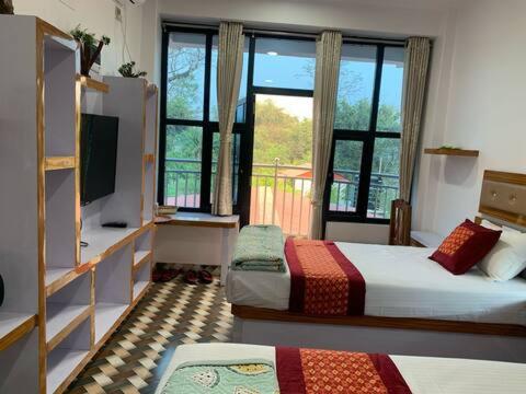 Postel nebo postele na pokoji v ubytování Devchuli Farm House, Luxury Resort