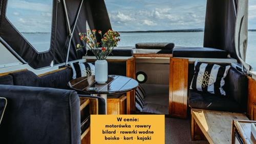 Yacht Hotel - Boat - pedal boat, motorboat FREE