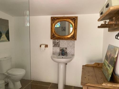 Koupelna v ubytování 2 Guests - Pet Friendly - Traditional Gypsy Vardo