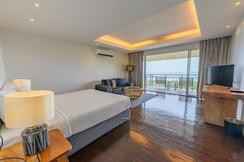 TV a/nebo společenská místnost v ubytování Mantra Samui Resort - Adults Only