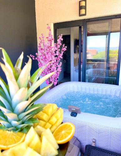 Πισίνα στο ή κοντά στο Jacuzzi Apartman Mostar