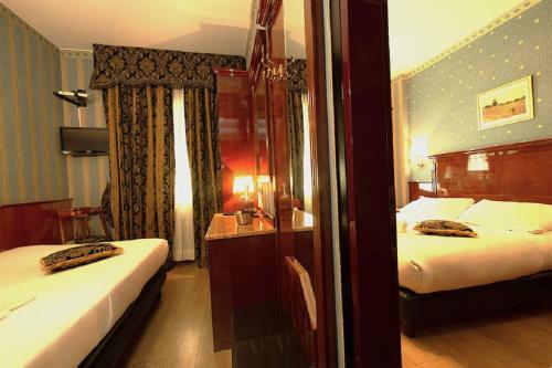 Ένα ή περισσότερα κρεβάτια σε δωμάτιο στο Hotel Vittoria