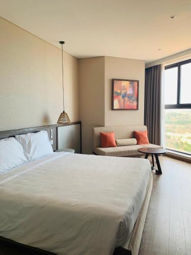 Postel nebo postele na pokoji v ubytování Condotel Highfloor Sea View - Apec Mandala Mui Ne