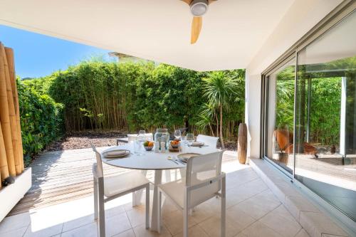 1-Br Garden Apartment with Pool Peaceful Private Parking
