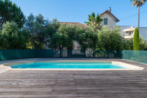 1-Br Garden Apartment with Pool Peaceful Private Parking