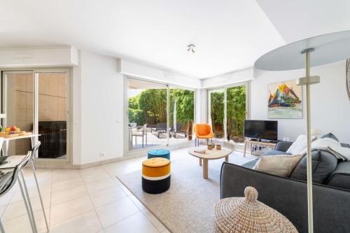 1-Br Garden Apartment with Pool Peaceful Private Parking