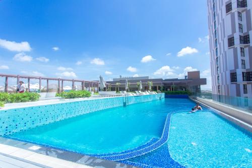 Bazén v ubytování Condotel Highfloor Sea View - Apec Mandala Mui Ne nebo v jeho okolí