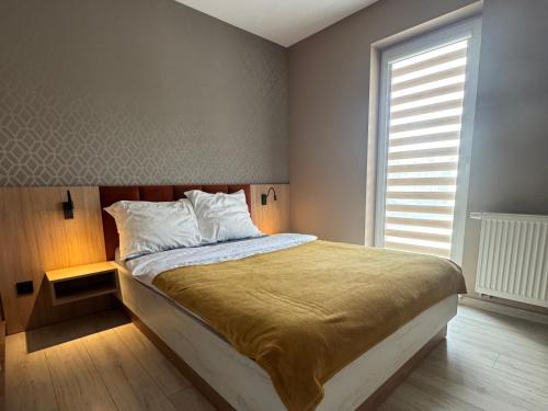 Ένα ή περισσότερα κρεβάτια σε δωμάτιο στο Apartamenty u Edzi