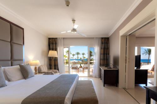 Letto o letti in una camera di Baron Resort Sharm El Sheikh