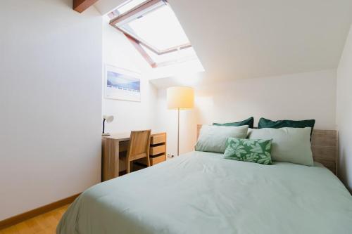 Postel nebo postele na pokoji v ubytování Charming nature hideaway