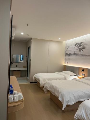 Katil atau katil-katil dalam bilik di Guilin Shanshui Yao-peak season hotel