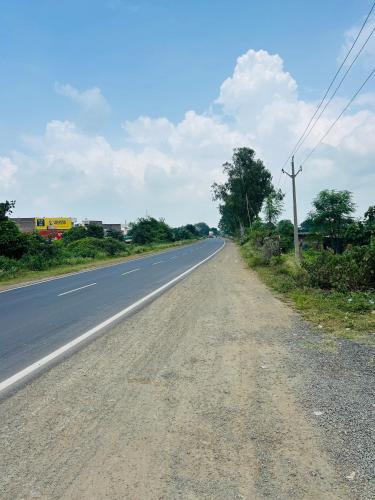 an empty road in the middle of a field at Hotel Sanskar in Dodi