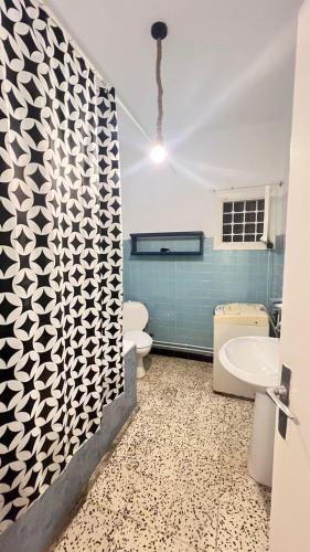 Ένα μπάνιο στο Villa La Blanche