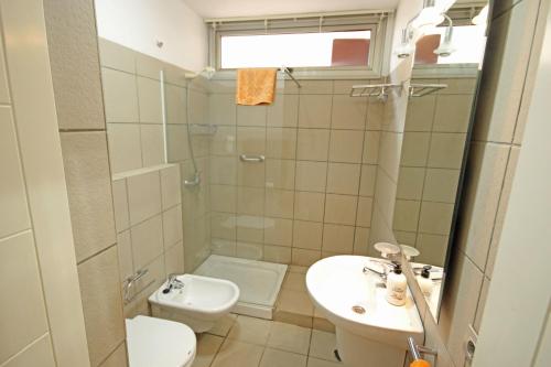 Casa Medano 40 by rentmedano, 2 bedroomed beach front apartment with parking