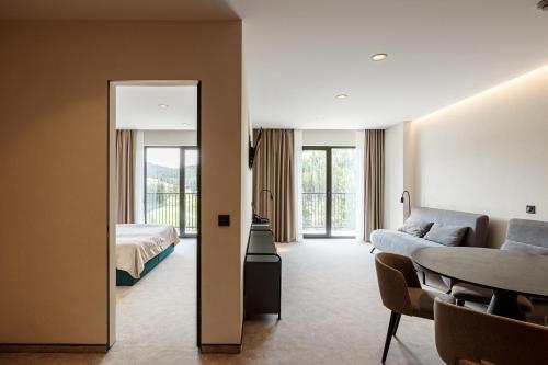 Postel nebo postele na pokoji v ubytování HVOYA Apart-Hotel & SPA