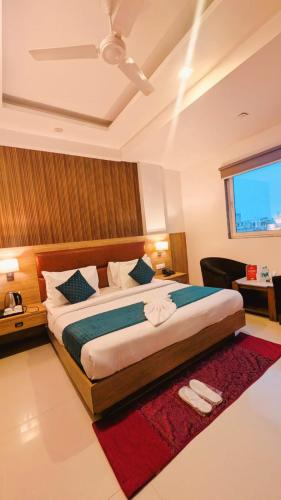 a bedroom with a large bed in a room at Hotel Almora BY The ELEVATE Group Near Delhi INTERNATIONAL Airport WIth- Free AIRPORT Pickup in New Delhi