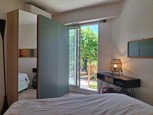 Lovely apartment with private garden and a swimming-pool