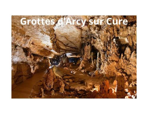 a picture of a cave with the words stories of angry swift cure at Spacieux Appartement avec Parking à Auxerre in Auxerre