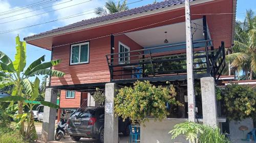 a house with a car parked in front of it at Phangan long island Bar in Koh Phangan