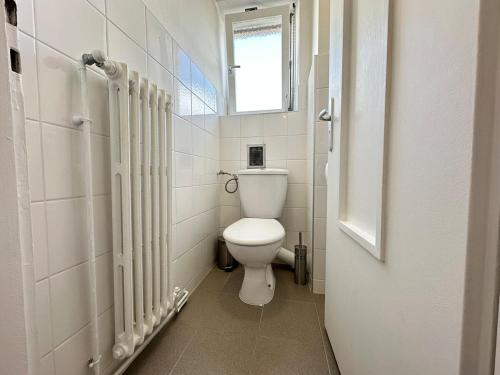 a white bathroom with a toilet and a window at M Lorry Frida cosy au rdc avec balcon proche Metz in Metz