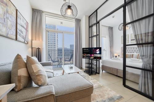 Chic & Modern 1BR in Socio Near Dubai Hills Park