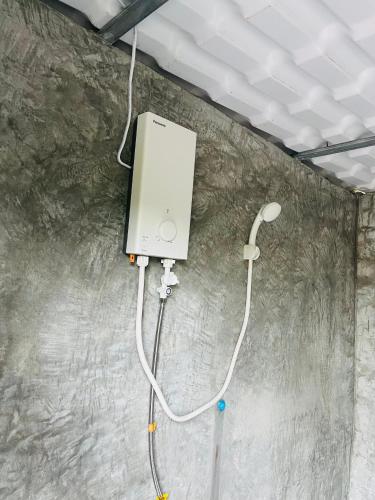 a room with a wall with a white box at Veha Koh Rong in Kaôh Rŭng