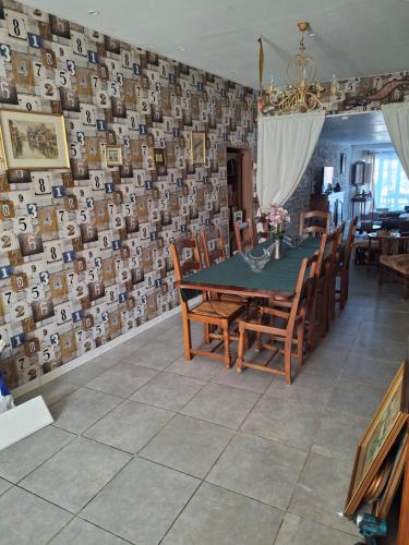 a dining room with a table and chairs at Maison spacieuse et calme in Bayonville