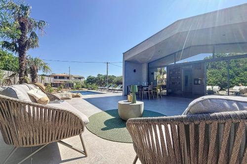Contemporary villa with pool in Trinité