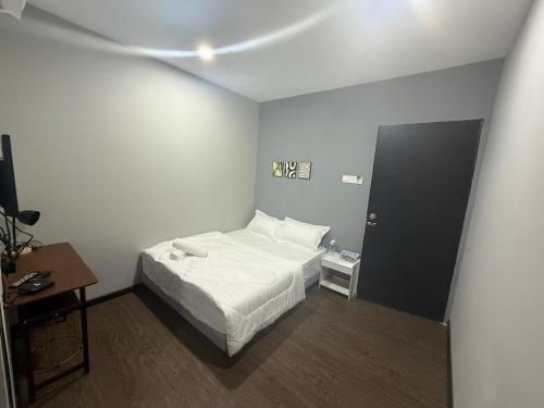 Una cama o camas en una habitación de Ab rich Amore Hotel