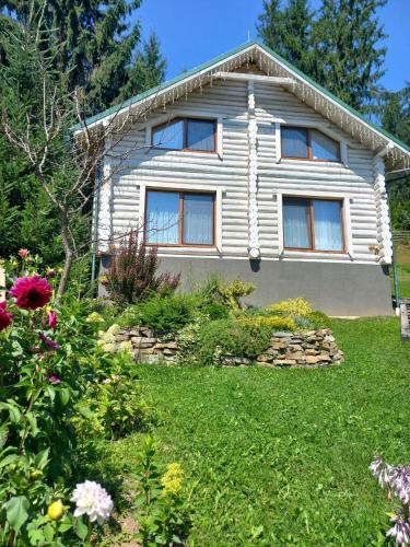 a house with a garden in front of it at Шепіт лісу in Lazeshchyna