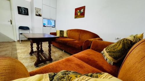 TV i/ili multimedijalni sistem u objektu Saranda Beach Flat
