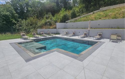 Stunning Home In Sinj