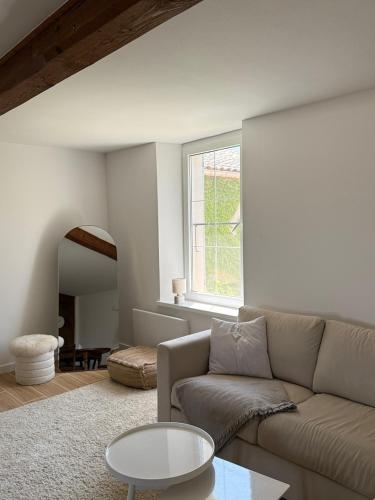 a living room with a couch and a table at Appartement Comtesse in Mirepoix