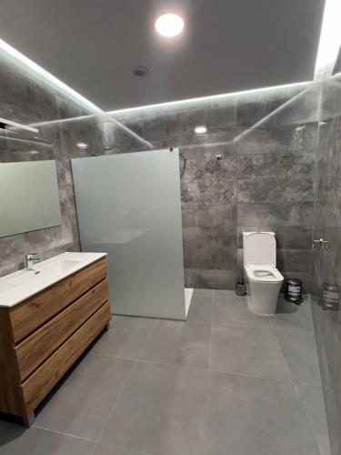 a bathroom with a sink and a toilet at AMC Boente in Arzúa