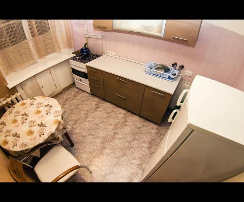 Cuisine ou kitchenette dans l'établissement Apartment on Nemirovicha-Danchenko