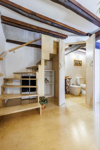Fronisi House