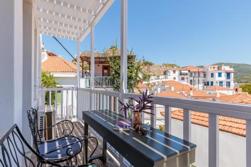 Fronisi House