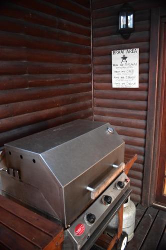 a grill sitting on top of a stove in a room at Bon-up-a-Tree log house with jacuzzi ocean views, south coast Kwa Zulu Natal in Port Edward