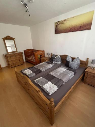 a bedroom with a large wooden bed in a room at Preiswerte Ferienwohnung in Neukirchen