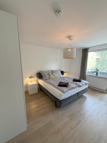 Postel nebo postele na pokoji v ubytování 2 Zimmer, zentral, ruhig, Balkon, hochwertig eingerichtet
