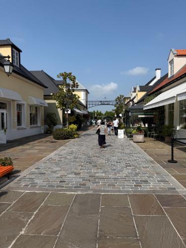 a person riding a skateboard down a cobblestone street at Myhomezen Chessy Disneyland Val d'Europe - 3D PlayStation 4 in Chessy