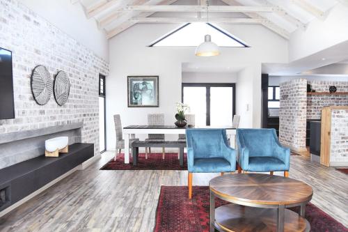 Lunara Coastal Retreat