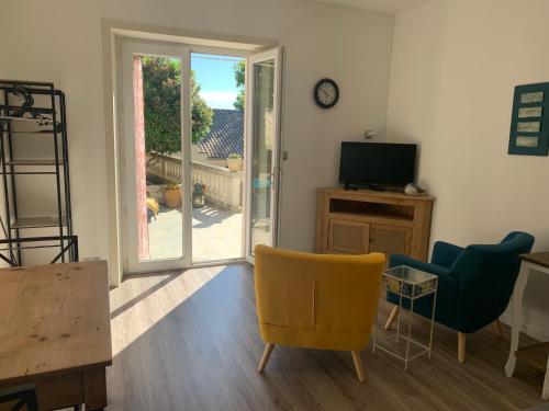 Petit appartement centre Barjac chez Art & Hasards